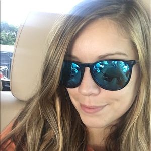 Meet your Posher, Candice