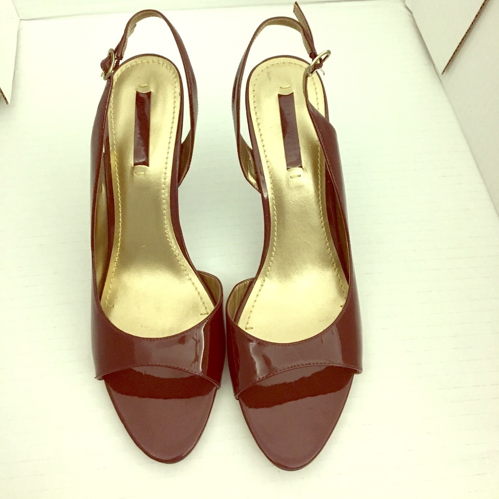 Brand new Nine West pumps burgundy. Size 9.5