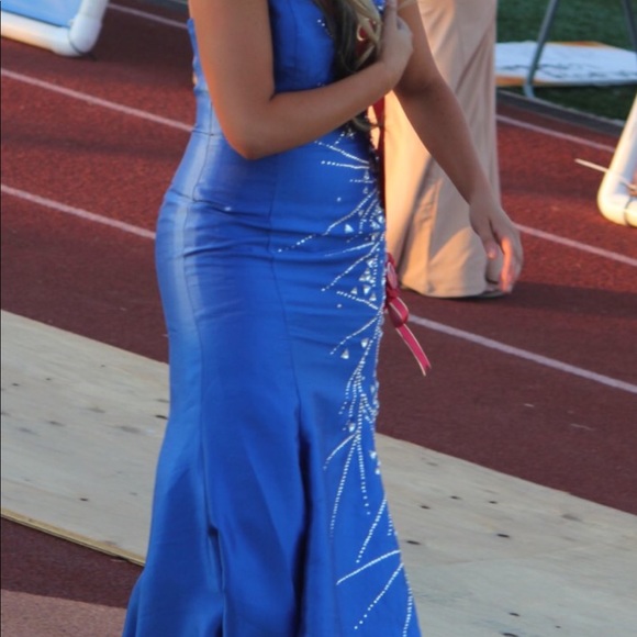 Gorgeous Blue prom dress - Picture 2 of 5