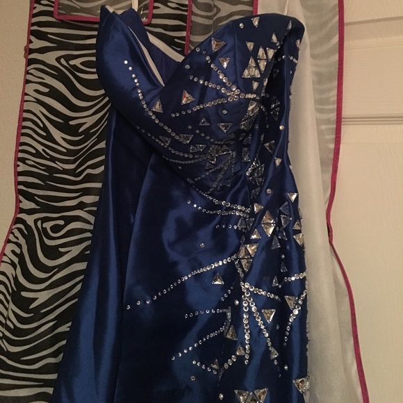 Gorgeous Blue prom dress - Picture 4 of 5