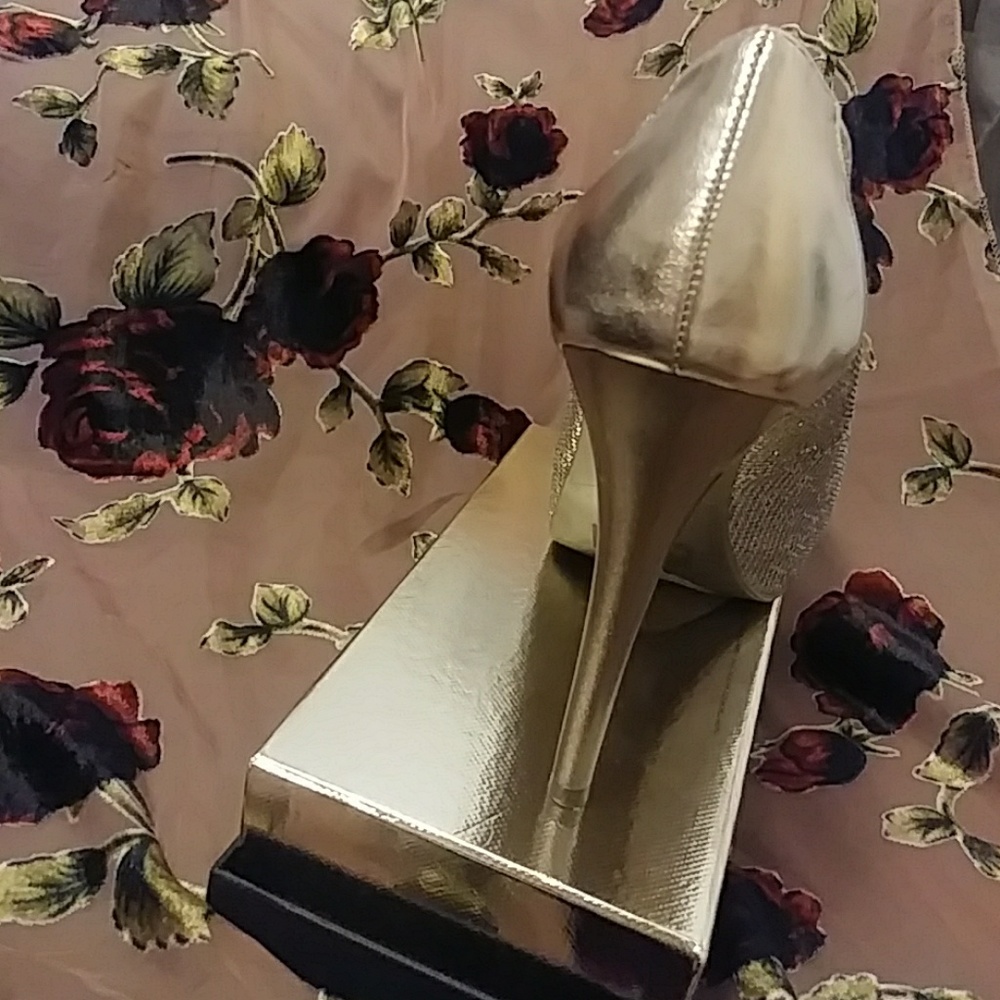 ****SOLD*****Gold-Rose Gold Heels - Picture 3 of 5
