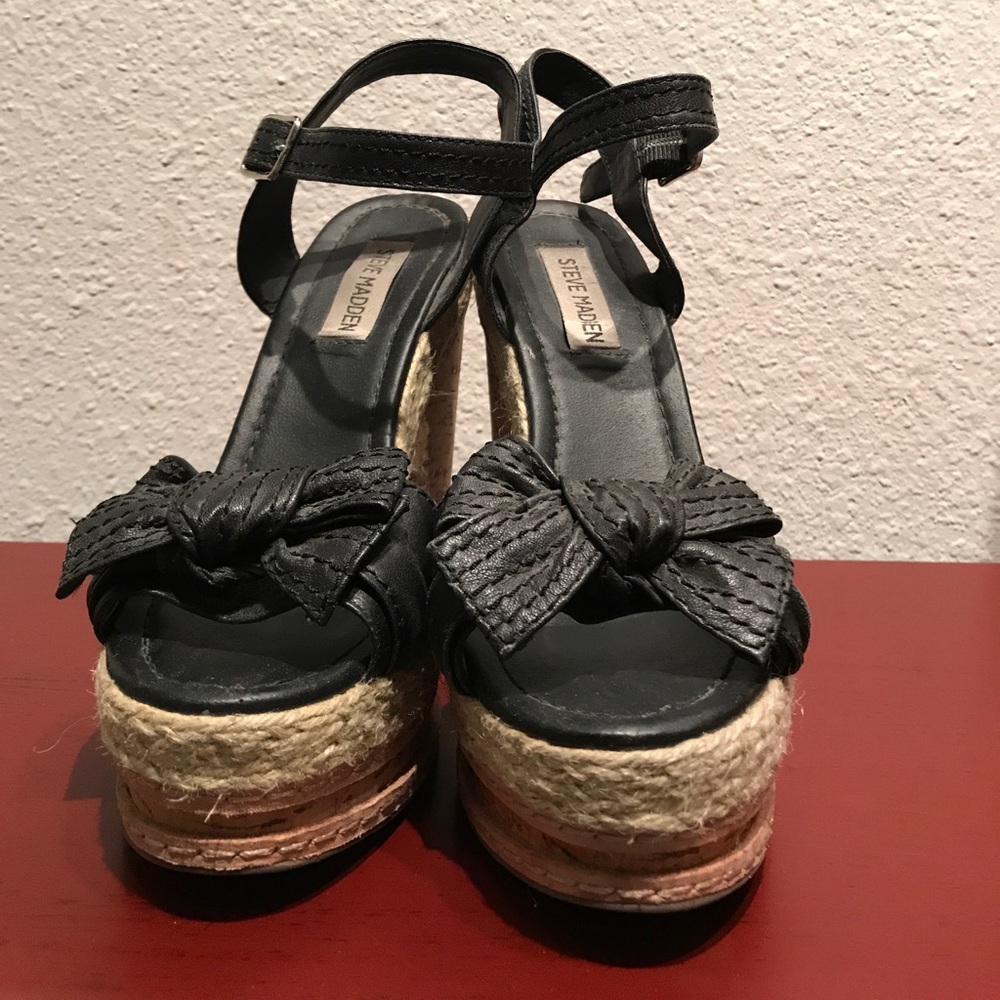 Steve Madden "Currious" Wedge Heels