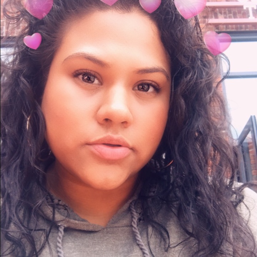 Meet your Posher, Carolina