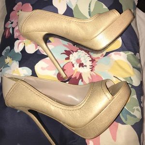 SALE 💢💢 RACHEL Rachel Roy Peep Toe Pumps