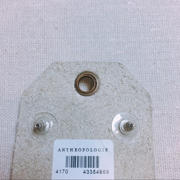 SEE NEW LISTING IN MY CLOSET - Picture 3 of 6