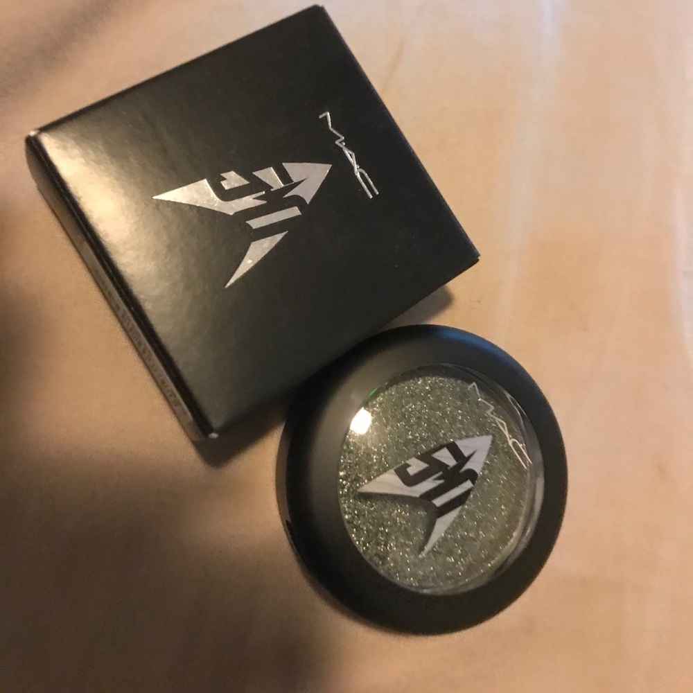 MAC X Star Trek pressed pigment in Bird of Prey