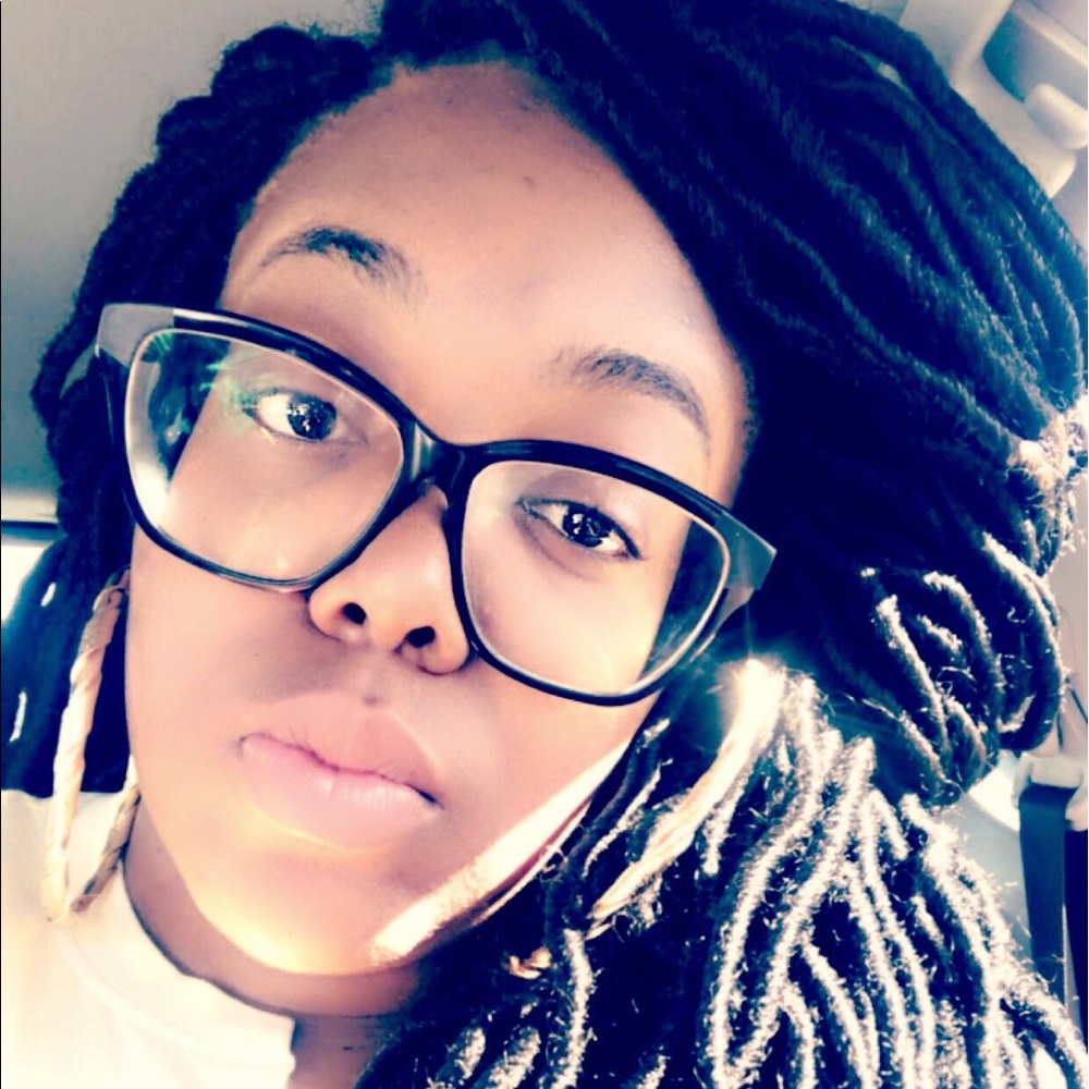 Meet your Posher, Adrianna