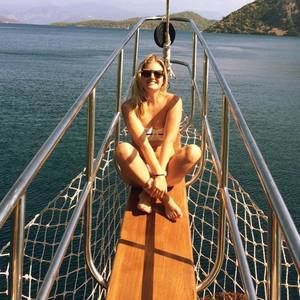 Meet your Posher, Hayley