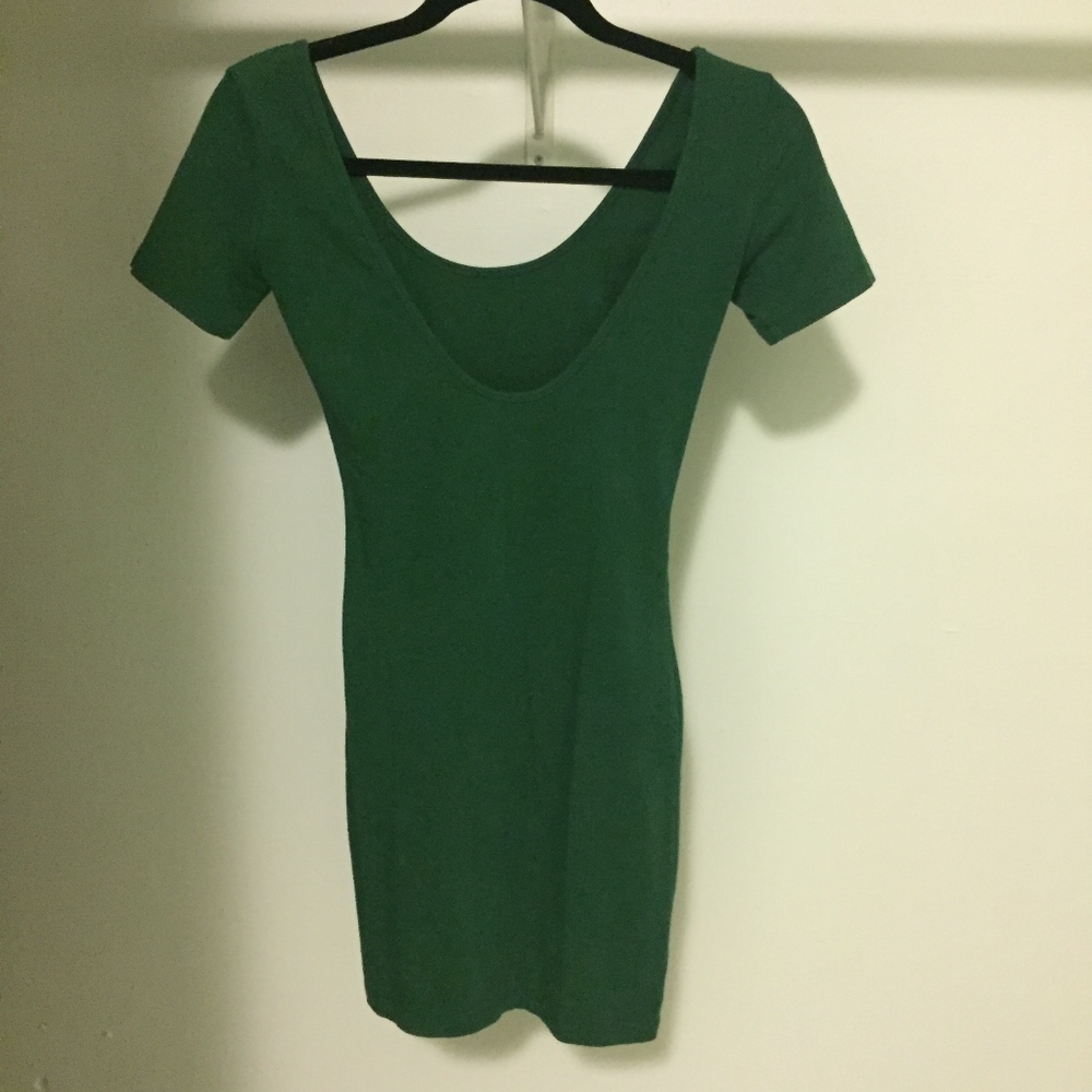 Green short-sleeve body con dress