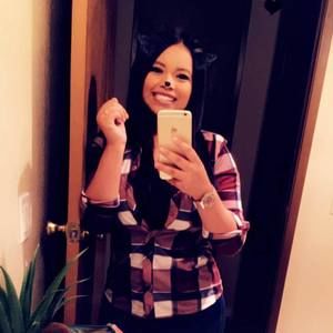 Meet your Posher, Cynthia