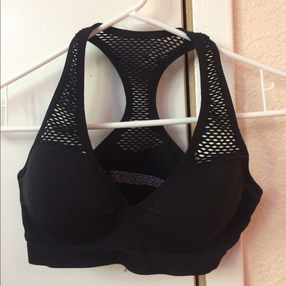 Black padded sports bra