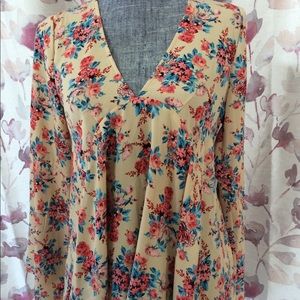 New,bell sleeves blouse😍