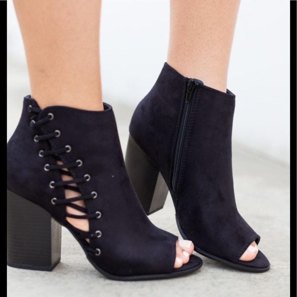 Peep toe bootie