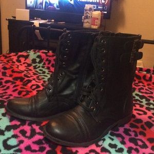 Combat boots nice and comfy