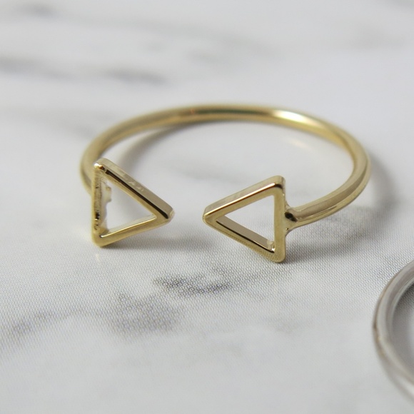 Delicate Triangle Geometric Ring - Picture 5 of 6