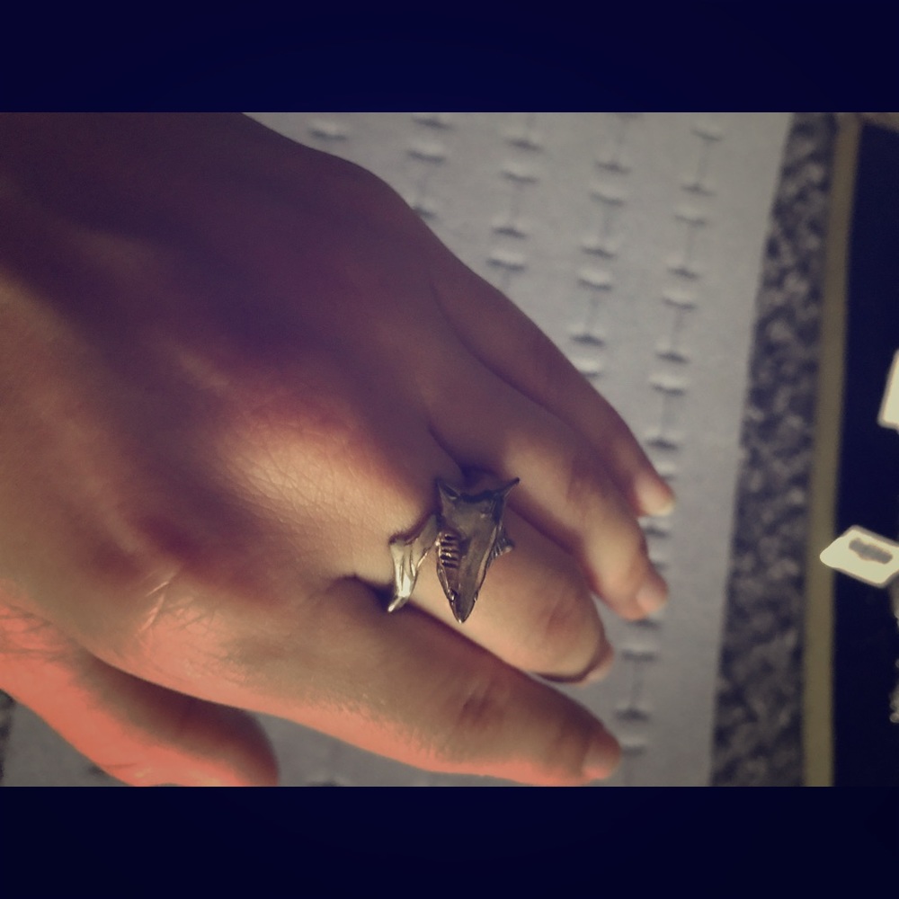 Shark ring