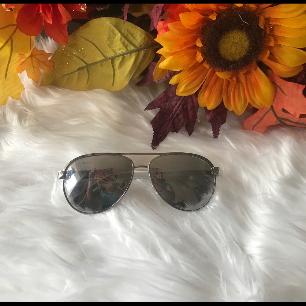 🕶White rhinestone embellished aviator sunglasses