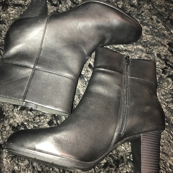 CLARKS BLACK BOOTIES - Picture 1 of 1