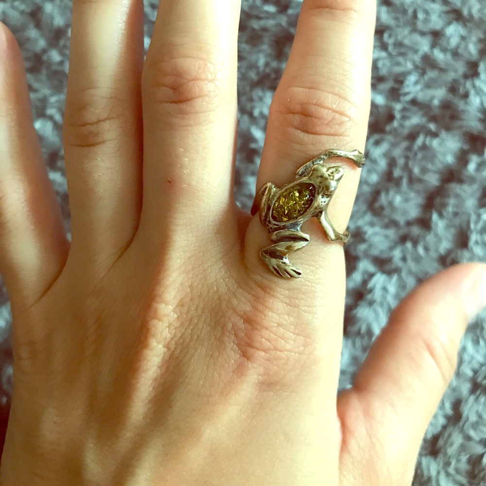 Frog ring