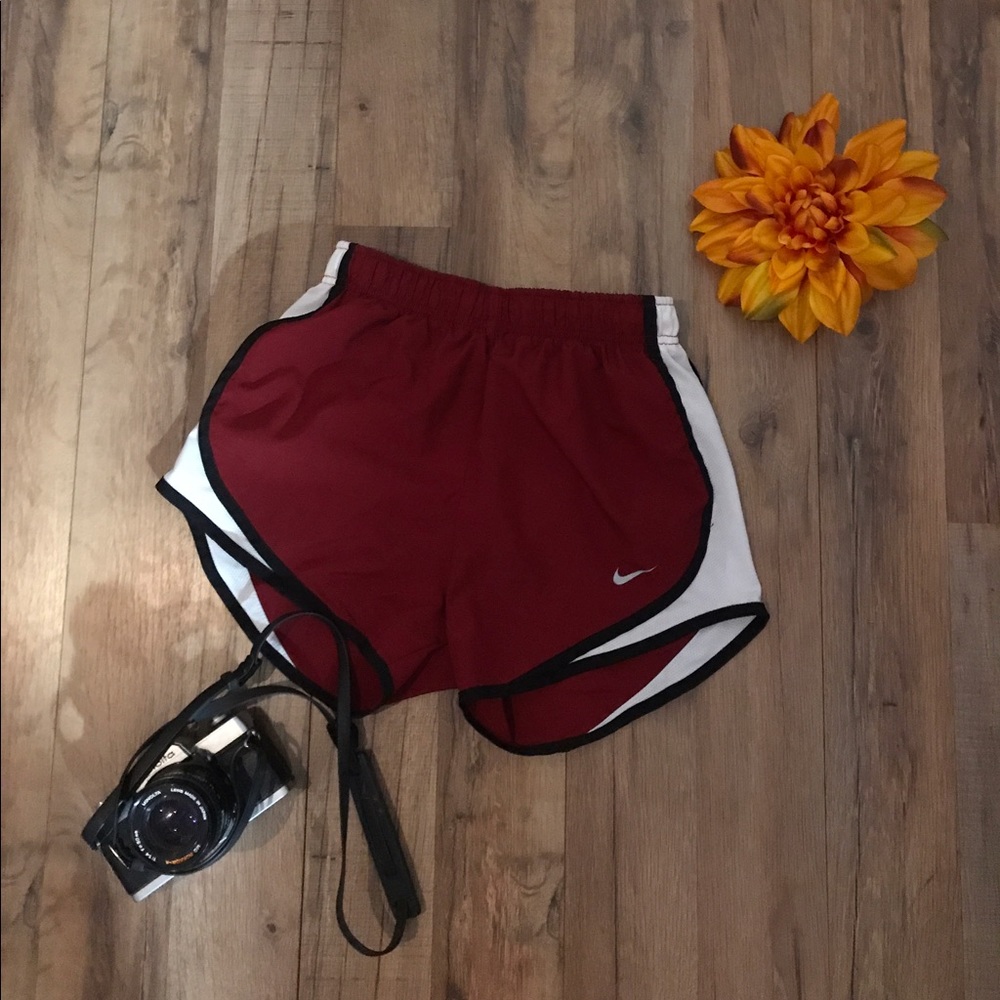 NIKE SHORTS