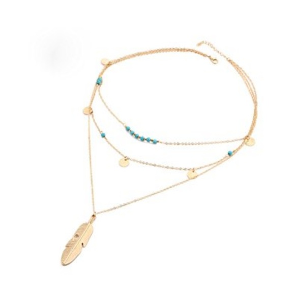 NWT! TRENDY CHIC NECKLACE! ❤️ - Picture 3 of 3