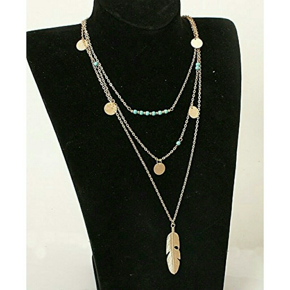 NWT! TRENDY CHIC NECKLACE! ❤️ - Picture 2 of 3