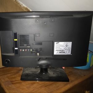 Samsung 32 inch flat screen.