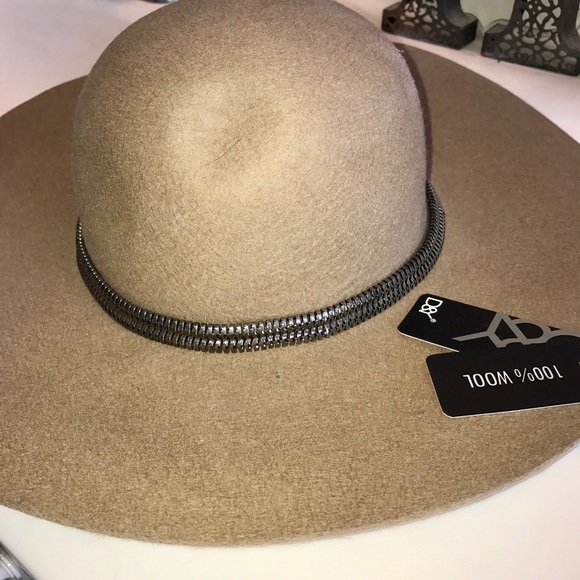 Hat - Picture 2 of 3