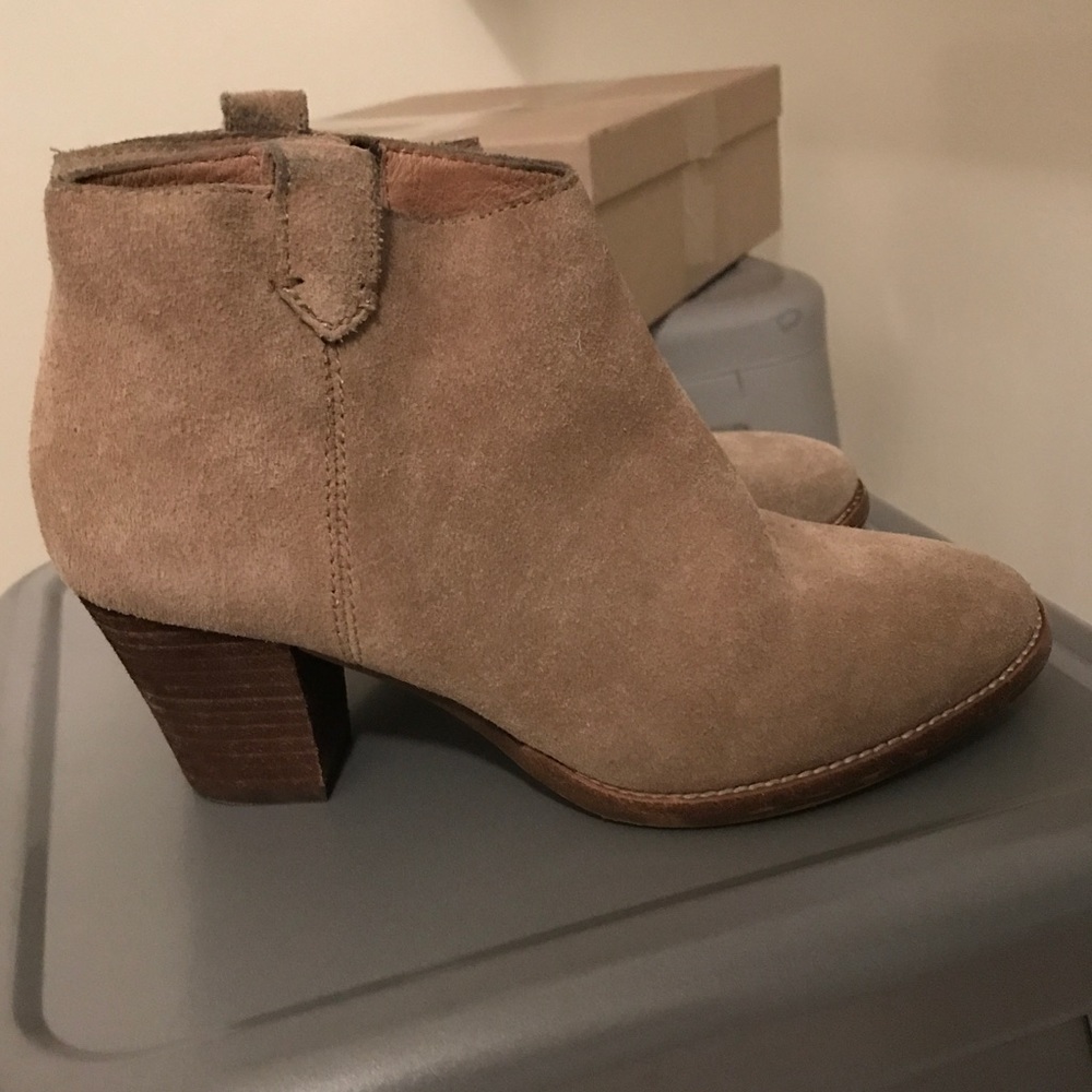 Madewell Billie Boot in Suede