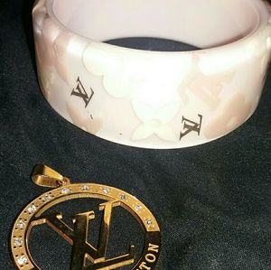 MAKE ME AN OFFER- Used  Louis Vuitton farandole