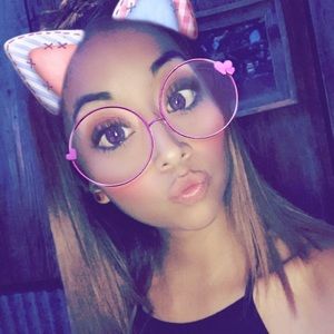 Meet your Posher, Alexia