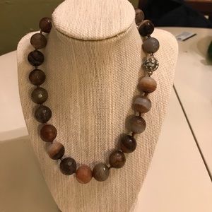 18 in round topaz stone necklace