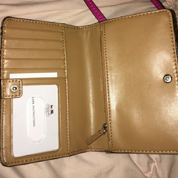 🍒NWOT COACH SIGNATURE - Picture 3 of 6