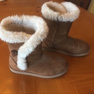 Girls Ugg look A likes Size 1