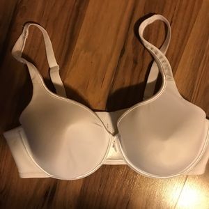 White full coverage and support underwire bra