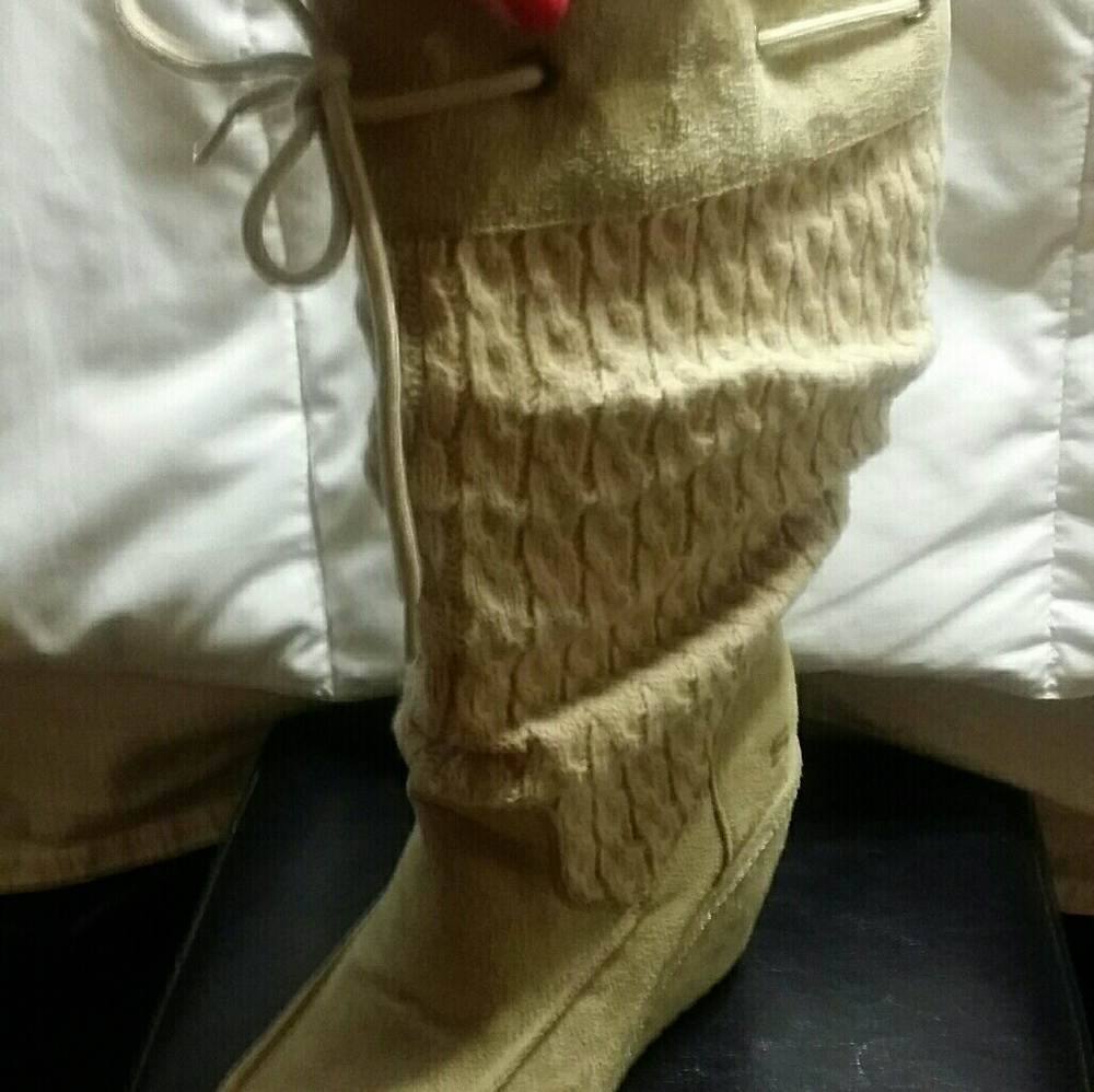 Skecher sweater boots