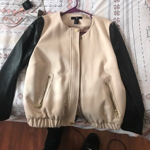 Bomber jacket with leather sleeves Bomber jacket with leather sleeves
