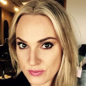 Meet your Posher, Laurie