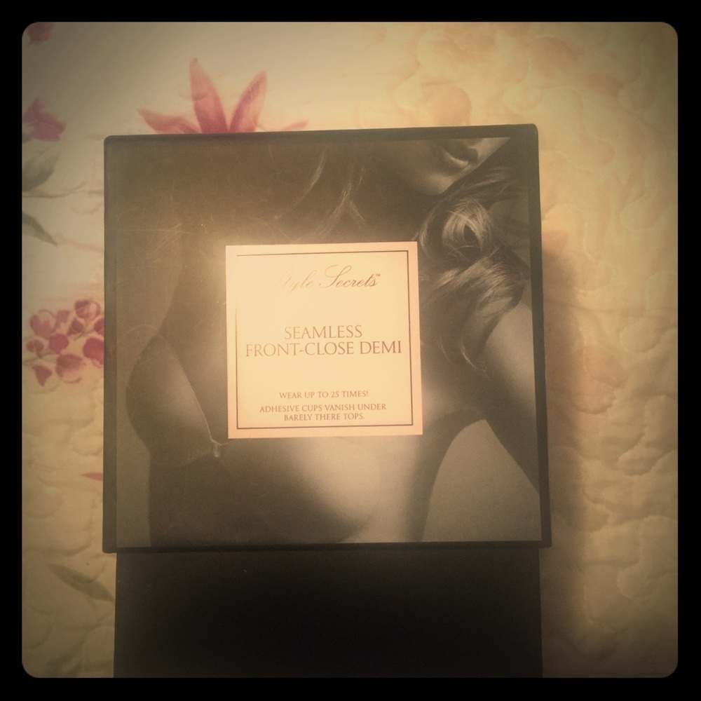 2/$20 BNIB VS seamless Front-close Demi sz C