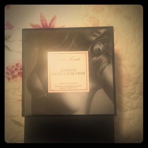2/$20 BNIB VS seamless Front-close Demi sz C