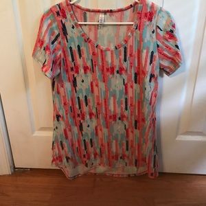 Small LulaRoe Classic Tee Small LulaRoe Classic Tee