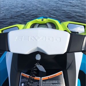 Meet your Posher, Devin