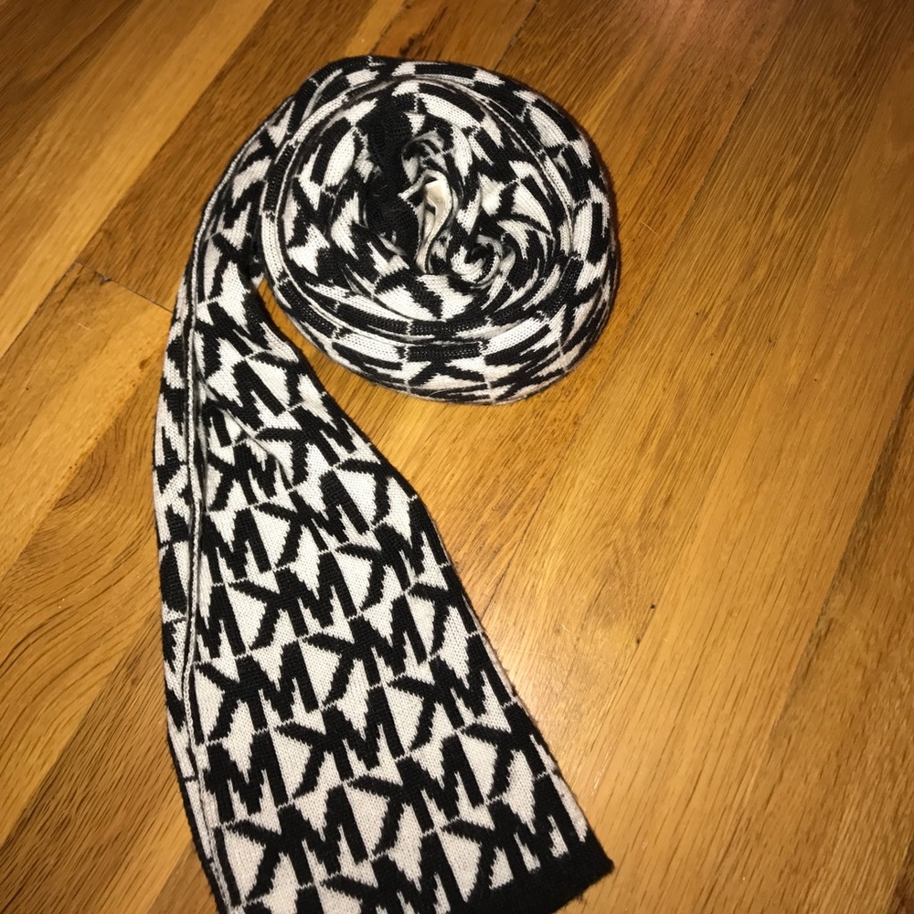 Michael kors scarf