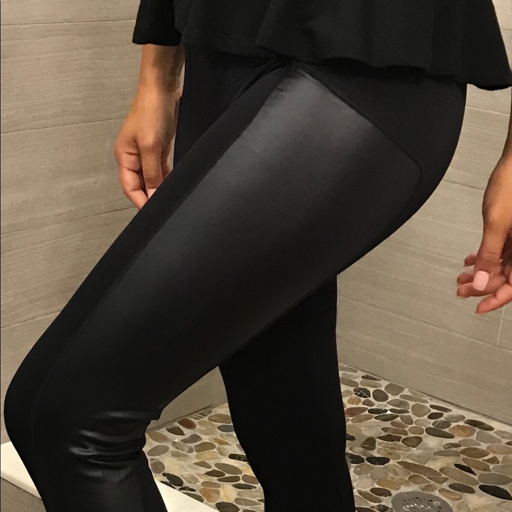 Stretch leggings with black top
