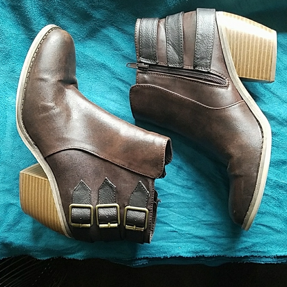 Maurices Brown Sally Booties size 8