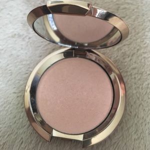 Becca light chaser champagne to Bellini