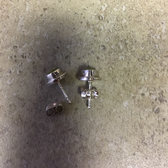 .925 stud earrings with Peridot - Picture 3 of 4
