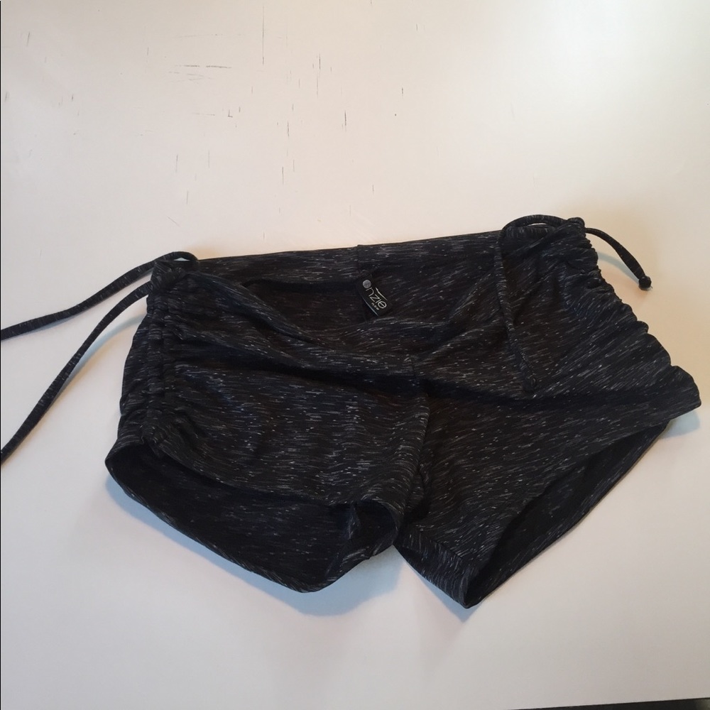 Onzie Hot Yoga Shorts BRAND NEW