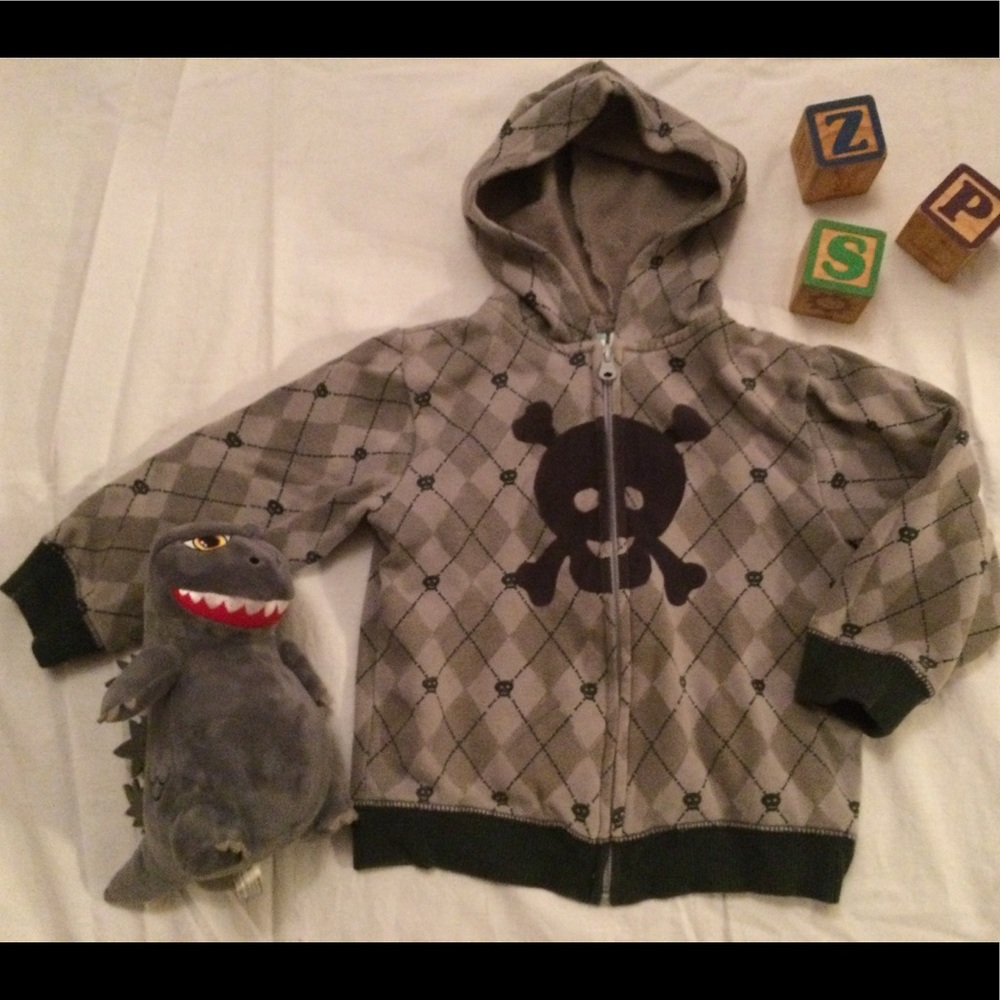 Adorable 3T skull & bones hoodie