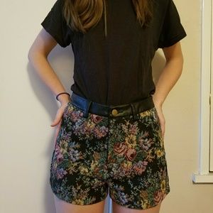 Flying Tomato Floral Tapestry Shorts